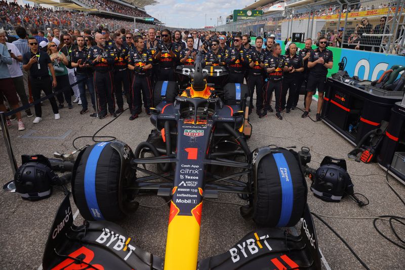 © Reuters. Formula One F1 - United States Grand Prix - Circuit of the Americas, Austin, Texas, U.S. - October 23, 2022 Red Bull tribute in memory of Red Bull owner Dietrich Mateschitz before United States Grand Prix REUTERS/Brian Snyder