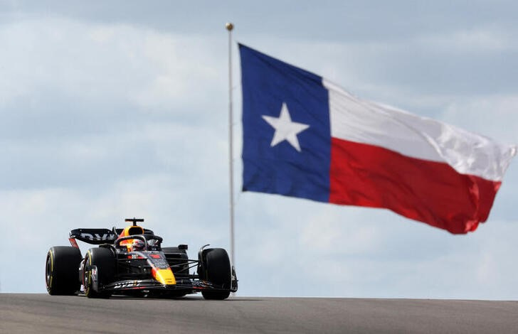 &copy; Reuters. El Red Bull de Max Verstappen en acción durante el Gran Premio de EEUU de Fórmula Uno en el Circuito de las Américas, Austin, Texas, EEUU. 23 octubre 2022. REUTERS/Mike Segar