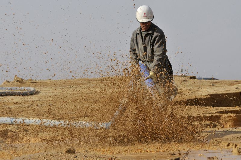 &copy; Reuters. 中国税関総署が２４日発表した統計によると、９月のレアアース（希土類）輸出は前年同月比１０．４％の４３２７．７トンだった。写真は江西省で２０１０年１２月撮影（２０２２年　ロ