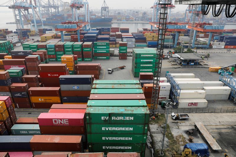 &copy; Reuters. FILE PHOTO: A truck drives past stacks of container at the Tanjung Priok port in Jakarta, Indonesia, August 3, 2022. REUTERS/Willy Kurniawan