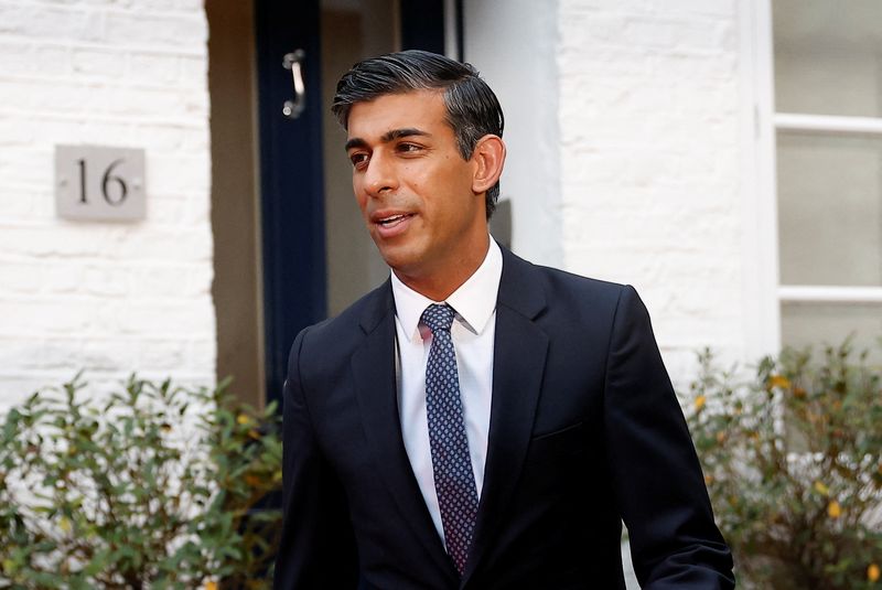 © Reuters. Britain's Conservative MP Rishi Sunak leaves his home address in London, Britain October 24, 2022. REUTERS/Peter Nicholls