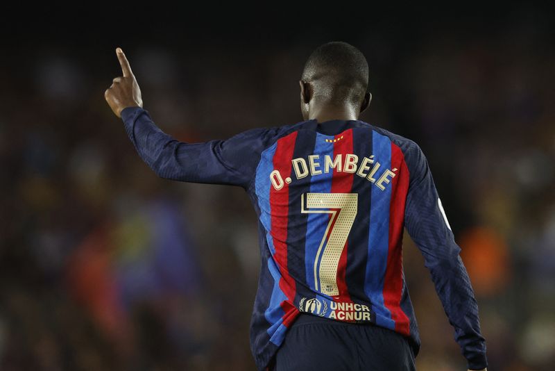 &copy; Reuters. FOTO DE ARCHIVO. Fútbol - LaLiga - FC Barcelona v Athletic de Bilbao - Camp Nou, Barcelona, España - 23 de octubre de 2022 - Ousmane Dembélé, del FC Barcelona, celebra su primer gol del partido. REUTERS/Albert Gea