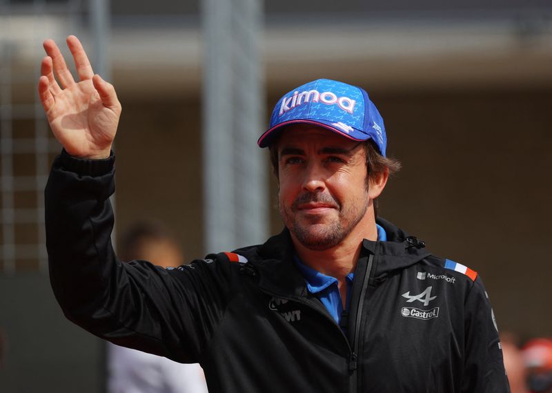 &copy; Reuters. Fernando Alonso, de Alpine, antes de la carrera de Fórmula Uno F1 para el Gran Premio de Estados Unidos en el Circuito de las Américas, Austin, Texas, EEUU, 23 de octubre de 2022. REUTERS/Brian Snyder