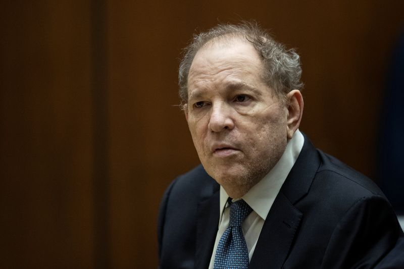 &copy; Reuters. Former film producer Harvey Weinstein appears in court at the Clara Shortridge Foltz Criminal Justice Center in Los Angeles, California, USA, 04 October 2022. Harvey Weinstein was extradited from New York to Los Angeles to face sex-related charges. Etienn
