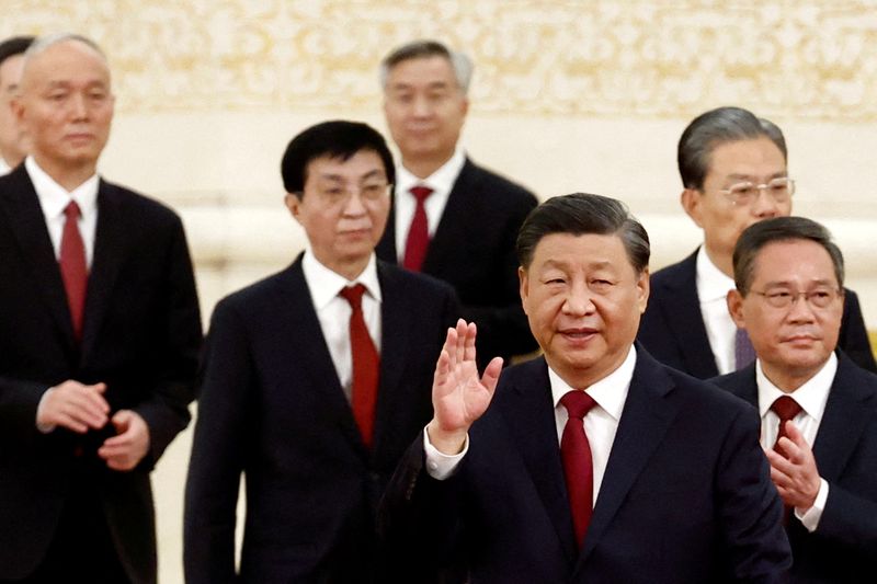 &copy; Reuters. FILE PHOTO: New Politburo Standing Committee members Xi Jinping, Li Qiang, Zhao Leji, Wang Huning, Cai Qi, Ding Xuexiang and Li Xi arrive to meet the media following the 20th National Congress of the Communist Party of China, at the Great Hall of the Peop