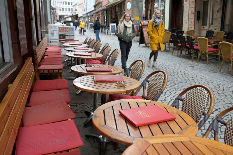 &copy; Reuters. Restaurante em Marburg, Alemanha
17/11/2021. REUTERS/Fabian Bimmer