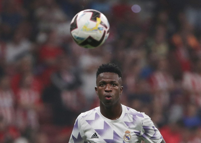 &copy; Reuters. FOTO DE ARCHIVO. Fútbol - LaLiga - Atlético de Madrid vs Real Madrid - Estadio Metropolitano, Madrid, España - 18 de septiembre de 2022 - Vinícius Junior del Real Madrid durante el calentamiento antes del partido. REUTERS/Violeta Santos Moura