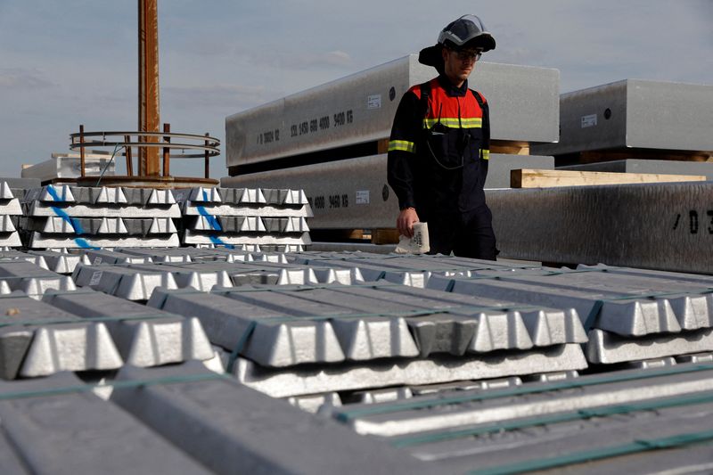 &copy; Reuters. FILE PHOTO: A worker walks past the storage of aluminium ingots at the aluminum smelter Aluminium Dunkerque in Loon-Plage near Dunkirk, France, September 22, 2022. REUTERS/Pascal Rossignol