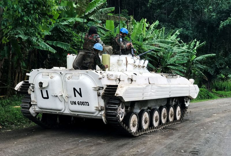 &copy; Reuters. Photo d'archives: Des soldats de la paix de la Mission de l'Onu pour la stabilisation en République démocratique du Congo (MONUSCO) patrouillent dans les zones touchées par les récentes attaques des combattants rebelles du M23 près de Rangira, dans l