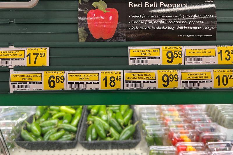 &copy; Reuters. FILE PHOTO: The price of peppers at the Northmart grocery store in Iqaluit, Nunavut, Canada July 28, 2022. REUTERS/Carlos Osorio