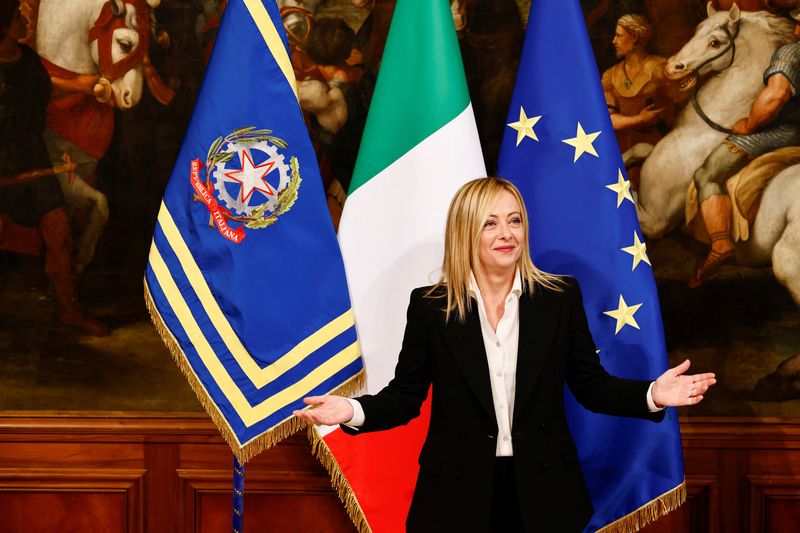 &copy; Reuters. A primeira-ministra italiana, Georgia Meloni, em sua primeira reunião de gabinete em Roma. 23 outubro, 2022. REUTERS/Yara Nardi