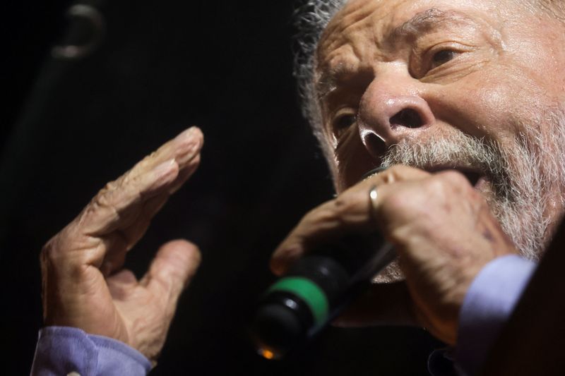 &copy; Reuters. Ex-presidente Luiz Inácio Lula da Silva durante ato de campanha em Juiz de Fora (MG)
21/10/2022
REUTERS/Ricardo Moraes