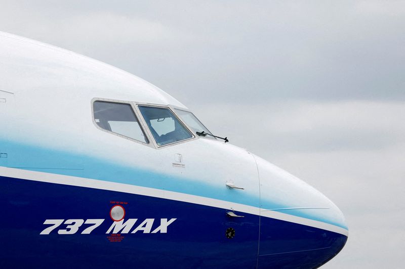 © Reuters. FILE PHOTO: The Boeing 737 MAX aircraft is displayed at the Farnborough International Airshow, in Farnborough, Britain, July 20, 2022.  REUTERS/Peter Cziborra/File Photo