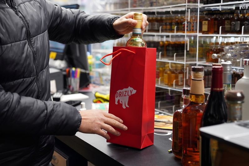 &copy; Reuters. FILE PHOTO: A delivery order is put together at Regina's Liquors after Uber announced it would buy the alcohol delivery service, in Boston, Massachusetts, U.S., February 3, 2021. REUTERS/Allison Dinner