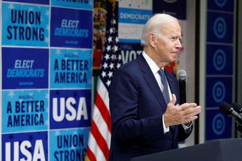 &copy; Reuters. U.S. President Joe Biden delivers remarks at the Democratic National Committee Headquarters ahead of the U.S. mid-term elections, in Washington, U.S., October 24, 2022. REUTERS/Evelyn Hockstein REFILE - QUALITY REPEAT
