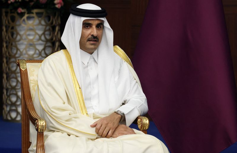 &copy; Reuters. FOTO DE ARCHIVO. El emir de Qatar, el jeque Tamim bin Hamad al-Thani, asiste a una reunión con el presidente de Rusia, Vladímir Putin (no en la foto), al margen de la sexta cumbre de la Conferencia sobre la Interacción y las Medidas de Fomento de la Co