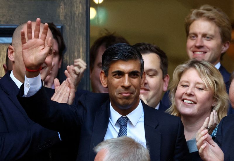 &copy; Reuters. New leader of the Britain's Conservative Party Rishi Sunak walks outside the Conservative Campaign Headquarters, in London, Britain October 24, 2022. REUTERS/Hannah McKay  