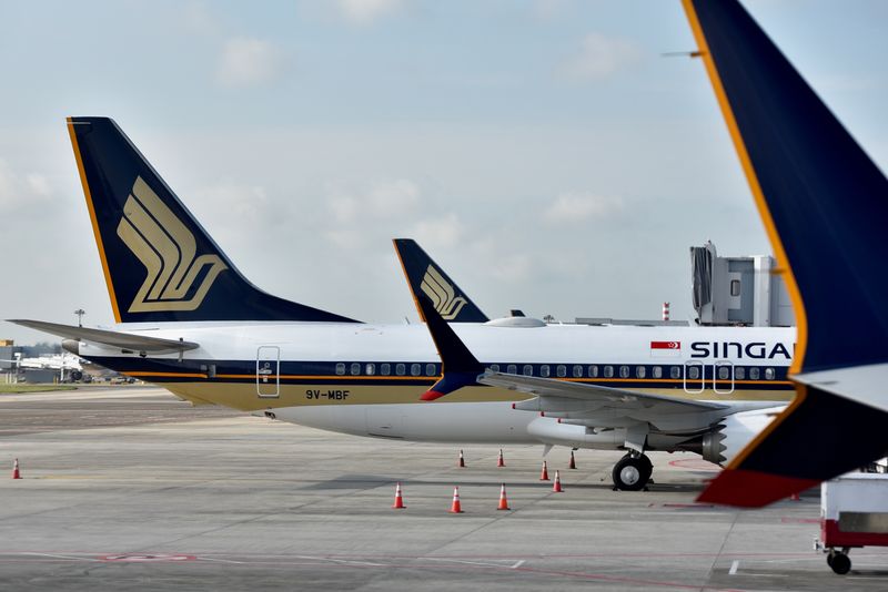 &copy; Reuters. Singapore Airlines planes sit on the tarmac at Changi Airport in Singapore November 16, 2021. REUTERS/Caroline Chia/Files