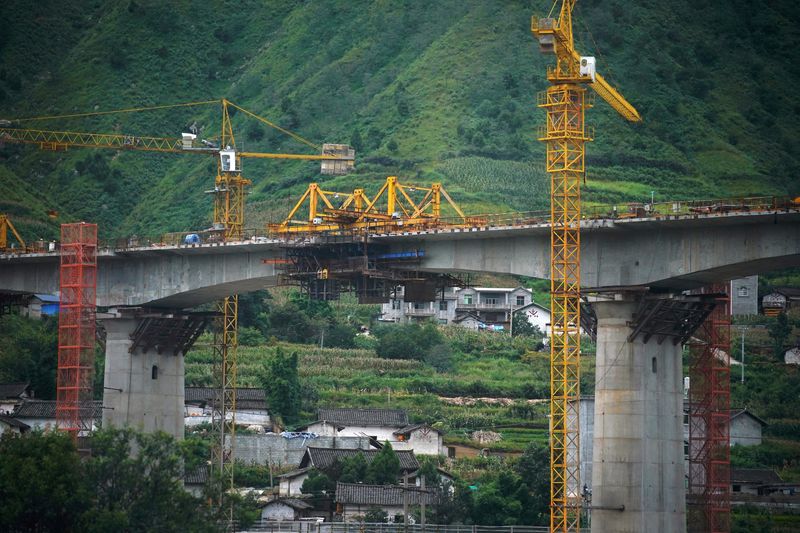 &copy; Reuters. 中国の９月の財政収入は伸びが拡大した。四川省の橋建設現場、2020年撮影。（2022年　ロイター/Tingshu Wang）