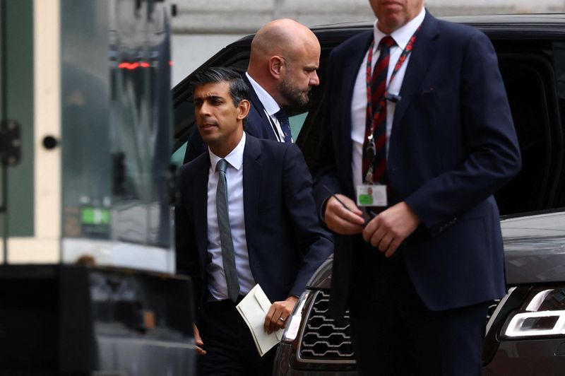 &copy; Reuters. Britain's new Prime Minister Rishi Sunak returns to Number 10 Downing Street, in London, Britain, October 25, 2022. REUTERS/Hannah McKay