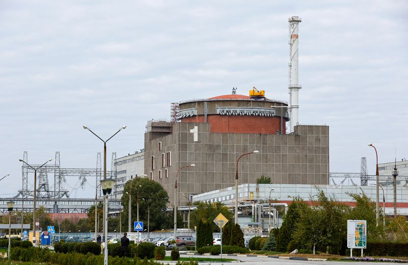 &copy; Reuters. ロシアのミハイル・ウリヤノフ在ウィーン国際機関常駐代表は２５日、ザポリジエ原子力発電所周辺に安全地帯を設けるという考えについて、ロシアはおおむね支持していると述べた。タス