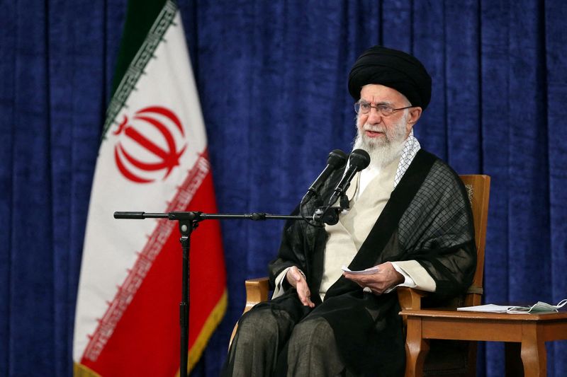 © Reuters.  الزعيم الأعلى آية الله علي خامنئي يتحدث في طهران يوم 12 أكتوبر تشرين الأول 2022. صورة لرويترز من كاللة أنباء غرب أسيا.

