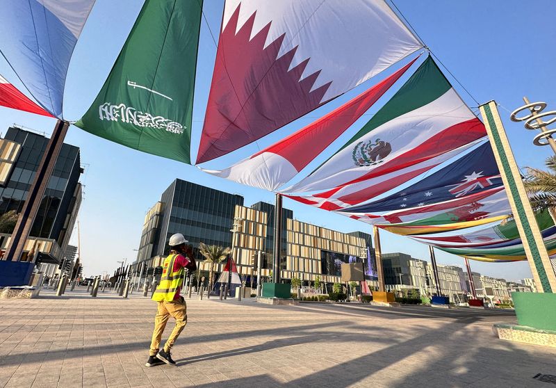 © Reuters. Bandeiras de países ao longo de rua em Lusail, Catar
22/09/2022
REUTERS/Hamad I Mohammed