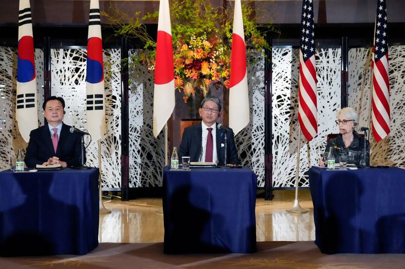 © Reuters. Japanese Vice Minister for Foreign Affairs Takeo Mori, US Deputy Secretary of State Wendy Sherman and South Korea's First Vice-Minister of Foreign Affairs Cho Hyundong, attend the joint press conference after their trilateral meeting Wednesday, Oct. 26, 2022, at the Iikura guesthouse in Tokyo. Eugene Hoshiko/Pool via REUTERS