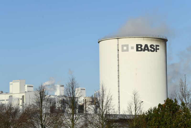 &copy; Reuters. FOTO DE ARCHIVO. Una vista general de la empresa química alemana, BASF Schwarzheide GmbH en Schwarzheide, Alemania