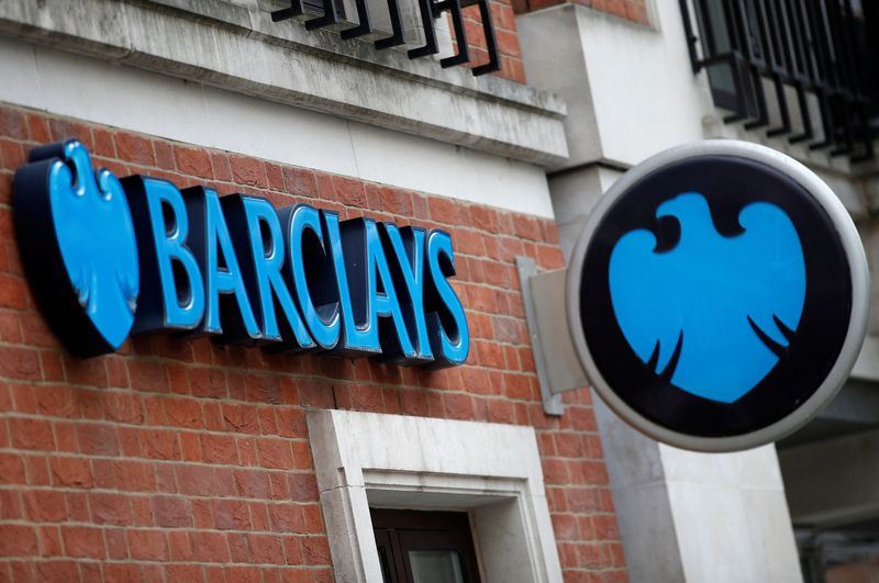 Barclays supera previsioni su utili grazie a boom trading