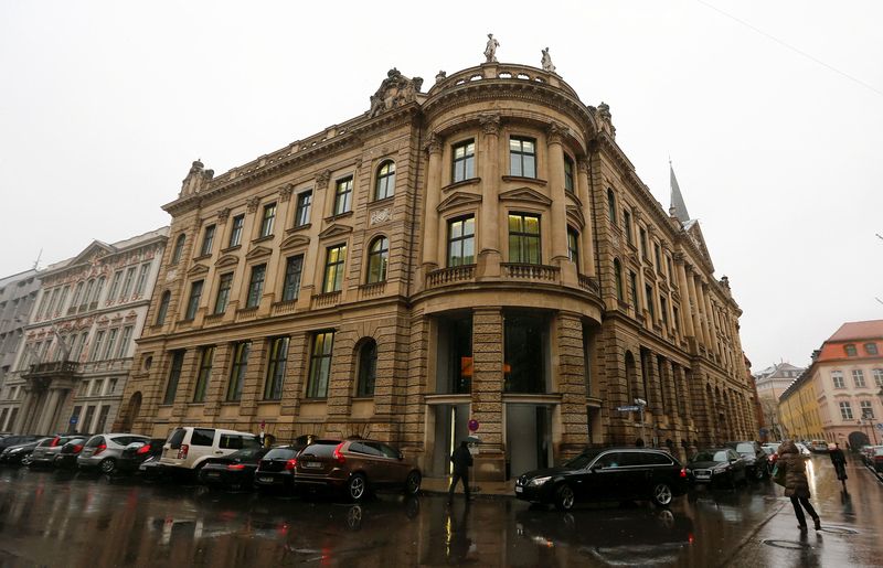 &copy; Reuters. General view of the headquarters of UniCredit SpA's German unit HVB (Hypovereinsbank) in Munich November 29, 2012.   REUTERS/Michael Dalder/Files