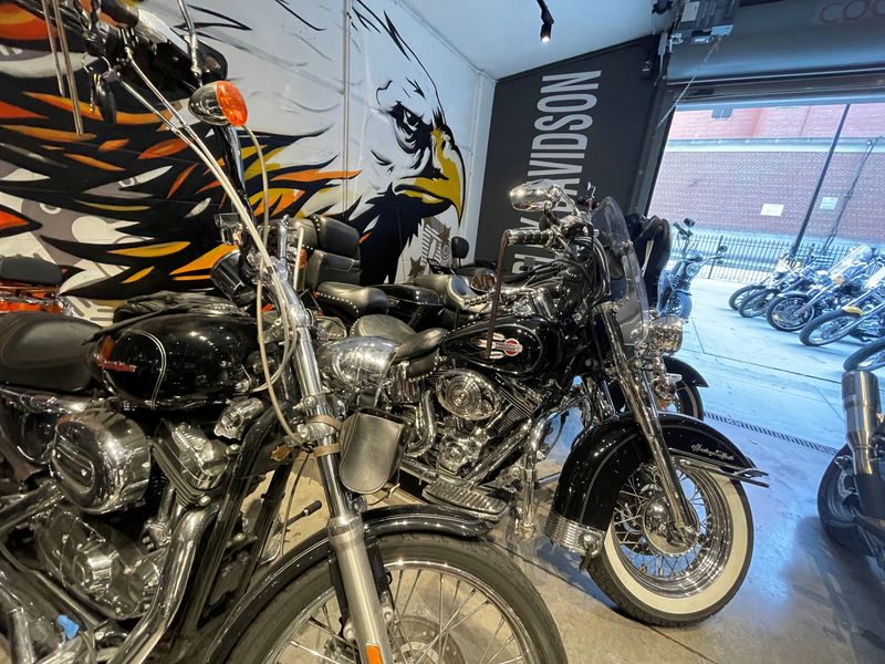 &copy; Reuters. FILE PHOTO: Harley-Davidson motorcycles stand in a garage at Harley-Davidson dealer in Wrigleyville neighborhood, in Chicago, Illinois, U.S., July 13, 2022. REUTERS/Bianca Flowers