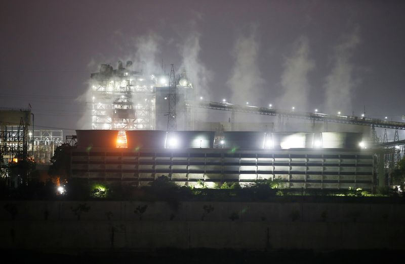 &copy; Reuters. FILE PHOTO: Smoke billows from the cooling towers of a coal-fired power plant in Ahmedabad, India, October 13, 2021. REUTERS/Amit Dave/File Photo