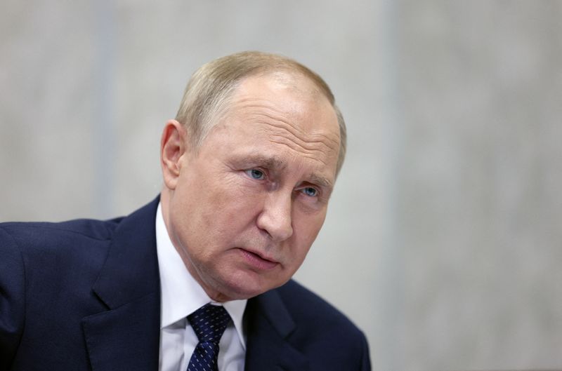 &copy; Reuters. Il presidente russo Vladimir Putin a Veliky Novgorod, in Russia.  Sputnik/Gavriil Grigorov/Pool via REUTERS
