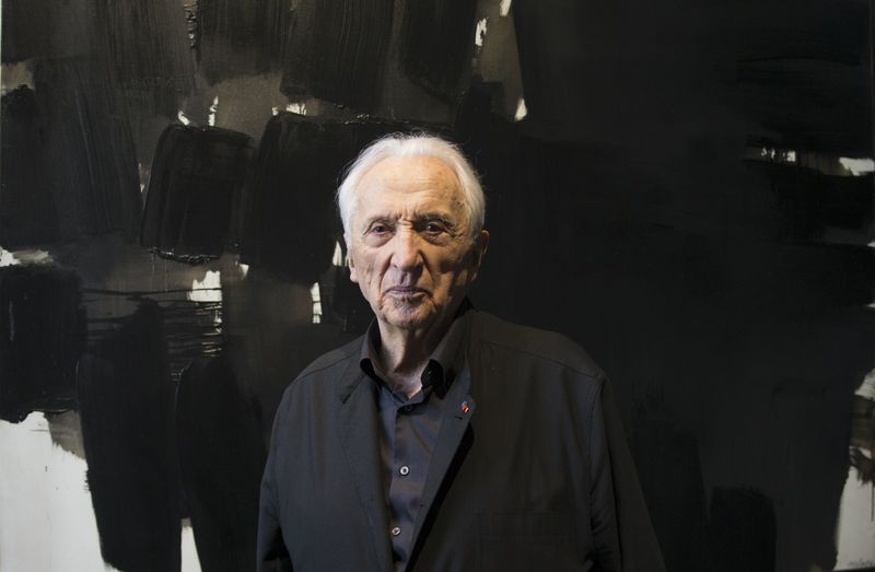 &copy; Reuters. Pintor francês Pierre Soulages 
 30/5/2014   REUTERS/Philippe Wojazer