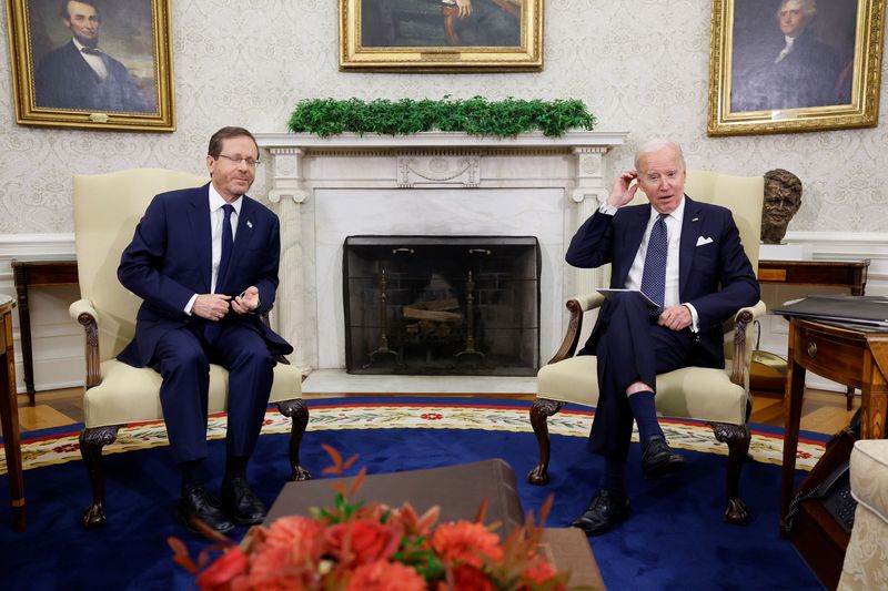 &copy; Reuters. U.S. President Joe Biden meets with Israeli President Isaac Herzog in the Oval Office at the White House in Washington, U.S. October 26, 2022.  REUTERS/Jonathan Ernst