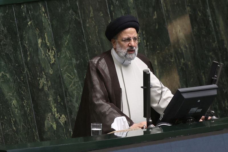 &copy; Reuters. الرئيس الإيراني إبراهيم رئيسي يتحدث أمام البرلمان في طهران يوم 4 أكتوبر تشرين الأول 2022. صورة لوكالة أنباء غرب آسيا حصلت عليها رويترز من طرف ث