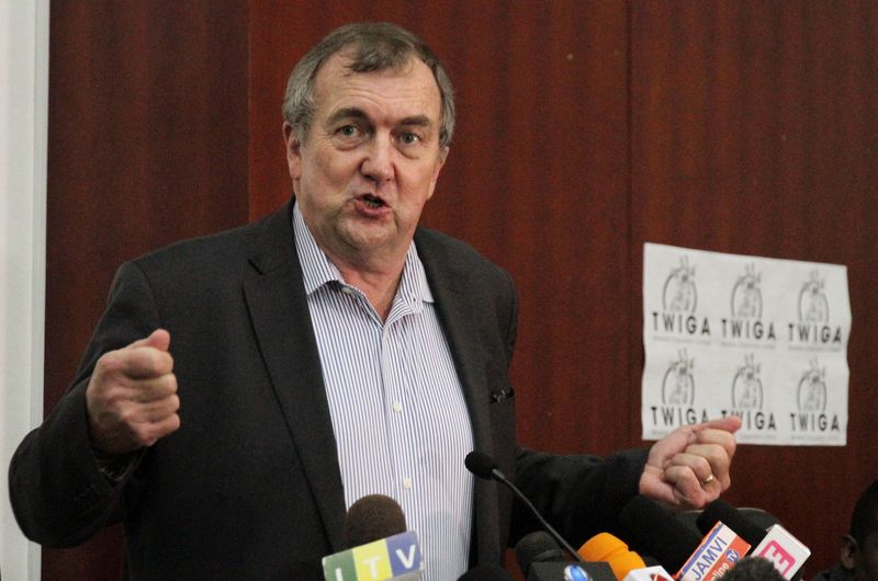 &copy; Reuters. FILE PHOTO: Mark Bristow, chief executive officer of Barrick Gold, address a news conference at the launch of Twiga Minerals Heralds Partnership between Tanzania Government and Barrick Gold Corp in Dar es Salaam, Tanzania October 20, 2019. REUTERS/Emmanue