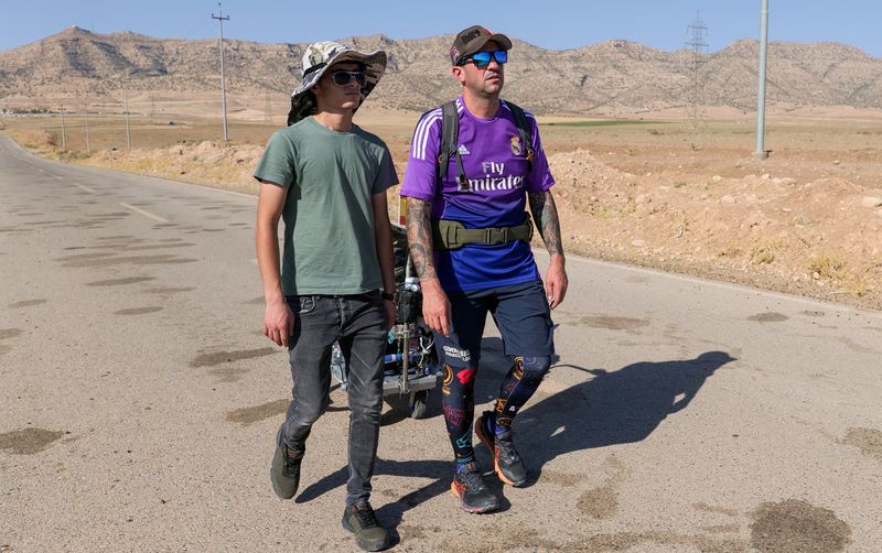 &copy; Reuters. Foto de archivo de Santiago Sanchez caminando en la región iraquí del Kurdistan 
Ago 28, 2022. REUTERS/Charlotte Bruneau
