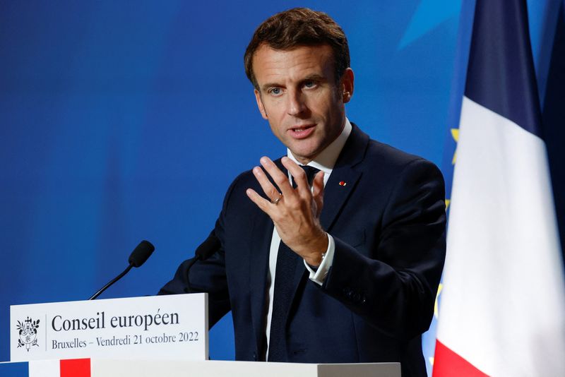 &copy; Reuters. Le président français Emmanuel Macron s'exprime lors d'une conférence de presse au deuxième jour du sommet des dirigeants de l'Union européenne organisé pour discuter de l'Ukraine, de l'énergie, des questions économiques et des relations extérieu