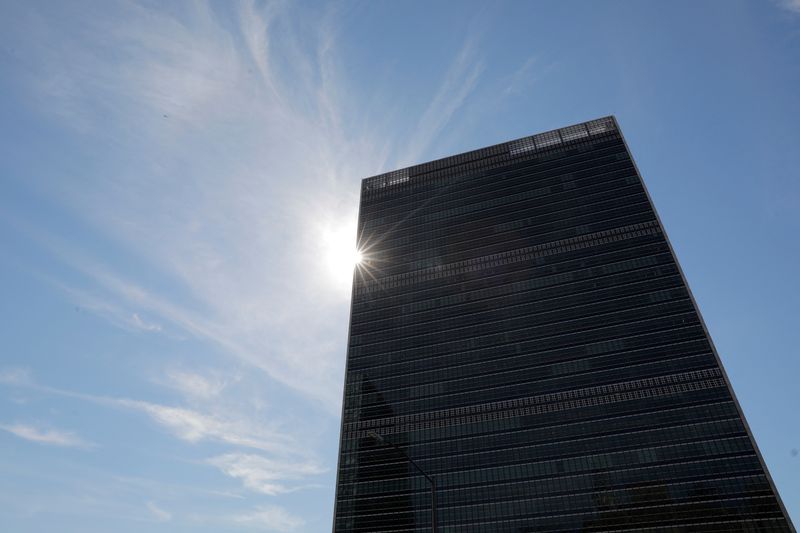 &copy; Reuters. FILE PHOTO: The sun shines behind the United Nations Secretariat Building at the United Nations Headquarters from January 1, 2022, in New York City, New York, U.S., June 18, 2021. REUTERS/Andrew Kelly/File Photo