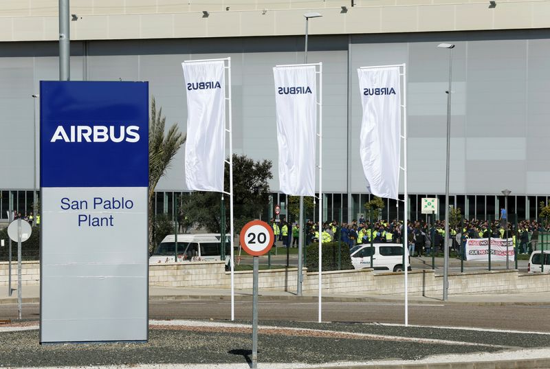 &copy; Reuters. Workers gather to talk about the aircraft maker's job-cut plans in different countries, at an Airbus assembly plant in Seville, southern Spain February 21, 2020. REUTERS/Marcelo del Pozo/File Photo
