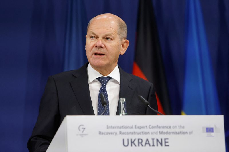 &copy; Reuters. FILE PHOTO: German Chancellor Olaf Scholz attends a news conference during a post-war reconstruction of Ukraine conference in Berlin, Germany, October 25, 2022. REUTERS/Michele Tantussi