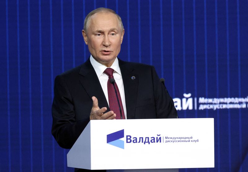 &copy; Reuters. الرئيس الروسي فلاديمير بوتين يتحدث في موسكو يوم الخميس. صورة من ممثل لوكالات الأنباء. 