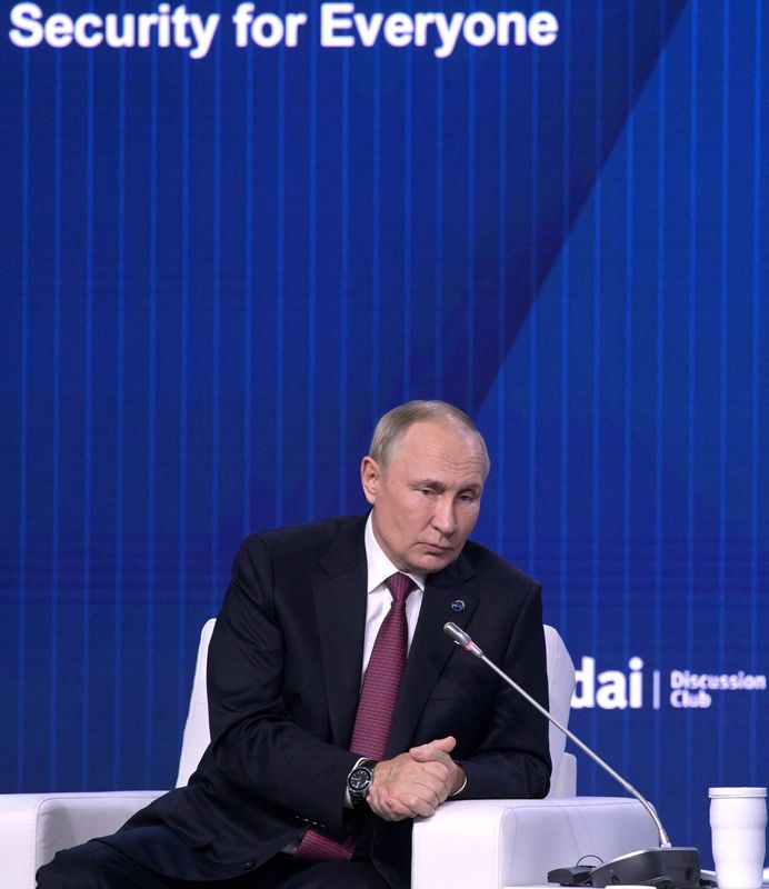 &copy; Reuters. الرئيس الروسي فلاديمير بوتين يتحدث في موسكو يوم الخميس. صورة من ممثل لوكالات الأنباء. 
