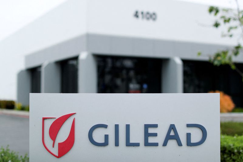&copy; Reuters. FILE PHOTO: Gilead Sciences Inc pharmaceutical company is seen in Oceanside, California, U.S., April 29, 2020. REUTERS/Mike Blake/