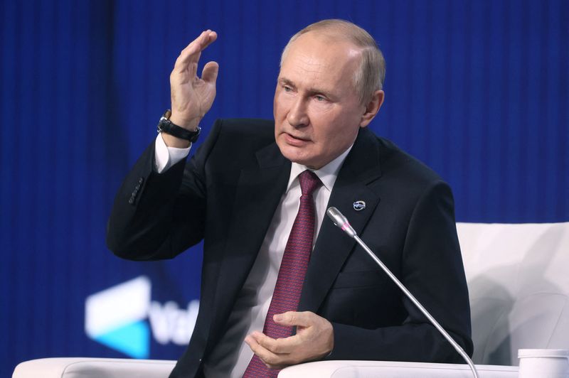 &copy; Reuters. الرئيس الروسي فلاديمير بوتين يتحدث في موسكو يوم الخميس. صورة من ممثل لوكالات الأنباء.