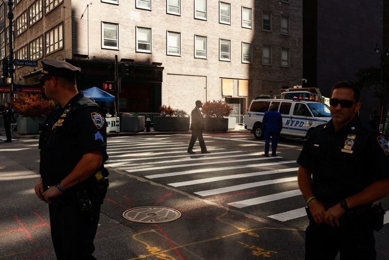 &copy; Reuters. Des agents de la police de New York (NYPD) bloquent les rues près du siège des Nations unies pendant la 77e Assemblée générale des Nations unies à New York (États-Unis). /Photo prise le 23 septembre 2022/REUTERS/Amr Alfiky