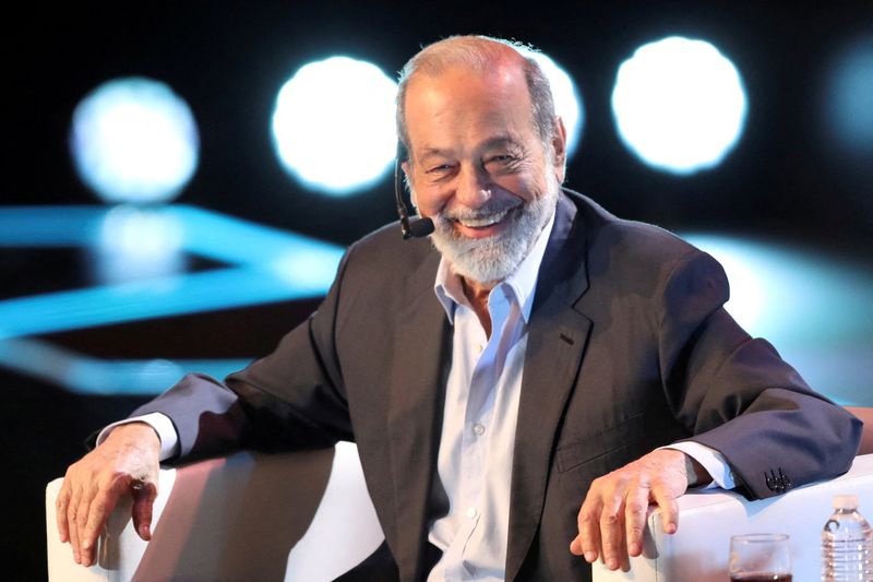 &copy; Reuters. FILE PHOTO: Mexican billionaire Carlos Slim attends during the Fundacion Telmex Mexico Siglo XXI (Telmex Foundation Mexico XXI Century) in Mexico City, Mexico, September 2, 2022. REUTERS/Raquel Cunha/File Photo