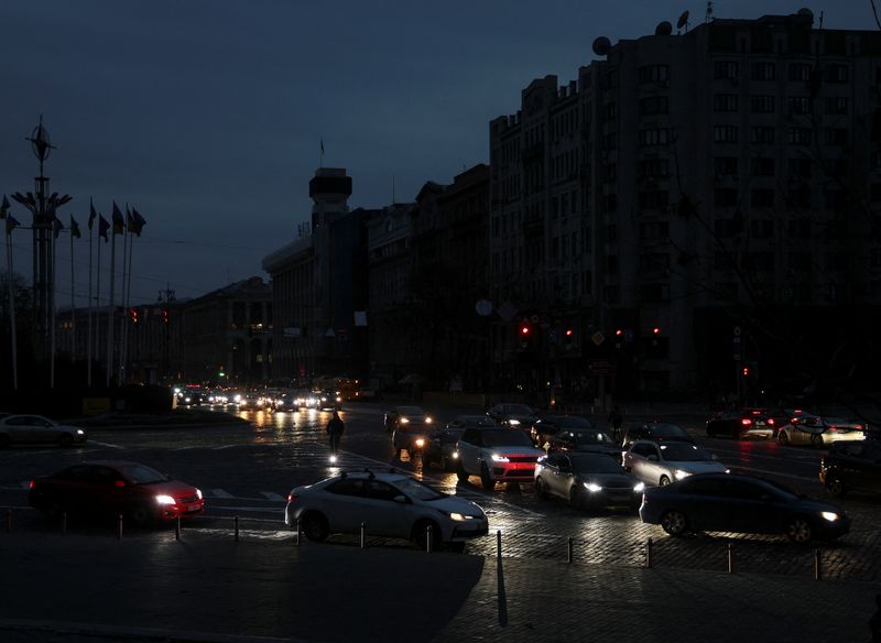 &copy; Reuters. Imagem de arquivo: Kiev sem eletricidade após bombardeios em instalações de infraestrutura. 24 de outubro, 2022. REUTERS/Gleb Garanich